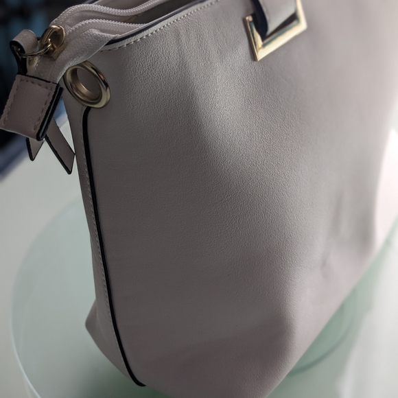 NWOT Large, white tote bag by Penningtons - Picture 2 of 16